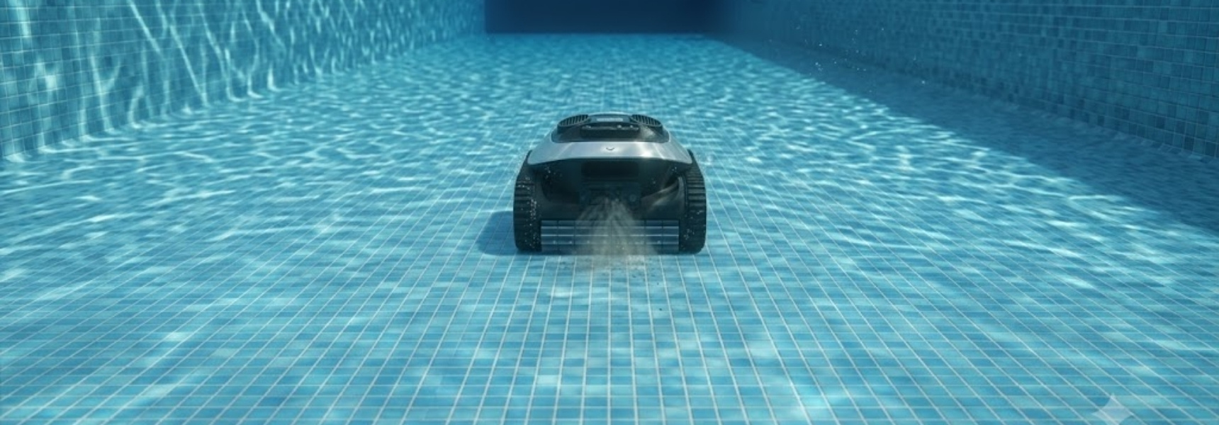 Esta diseñado con el propósito de mantener el agua y las superficies de la piscina impecables